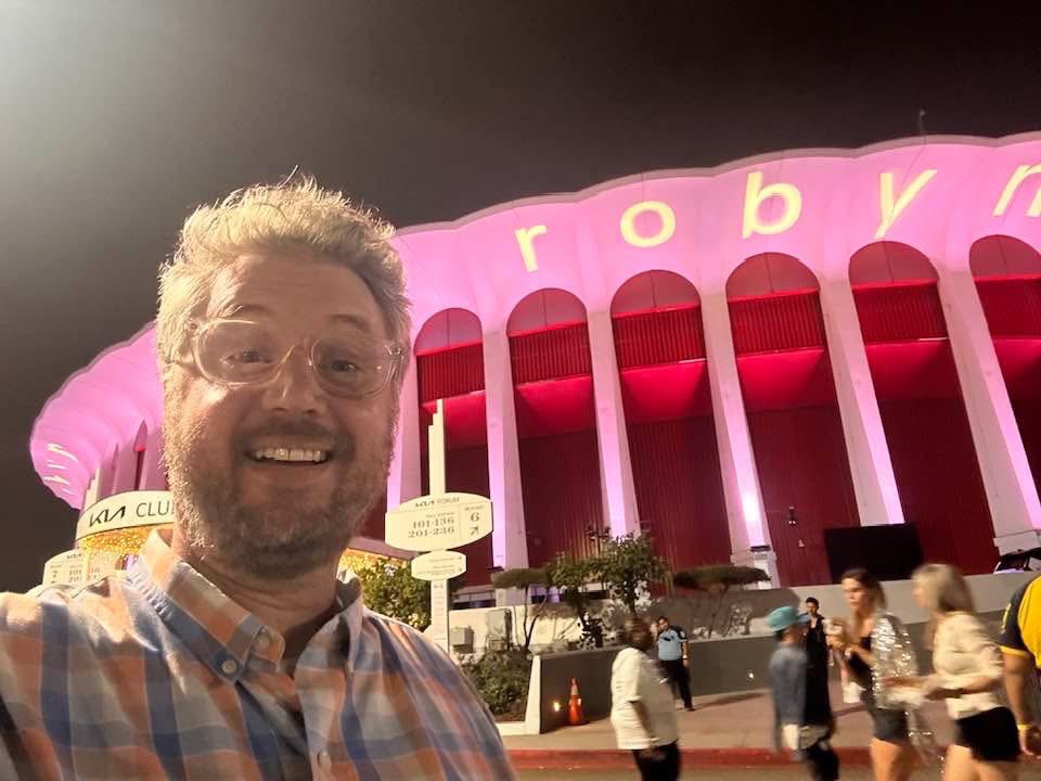 labyrinthdancer's tweet photo. At the @thekiaforum, @robynkonichiwa and @horsegiirL420 were absolutely gorgeous and glorious!!! 😍🎉❤️ https://t.co/nV05BXgNT6