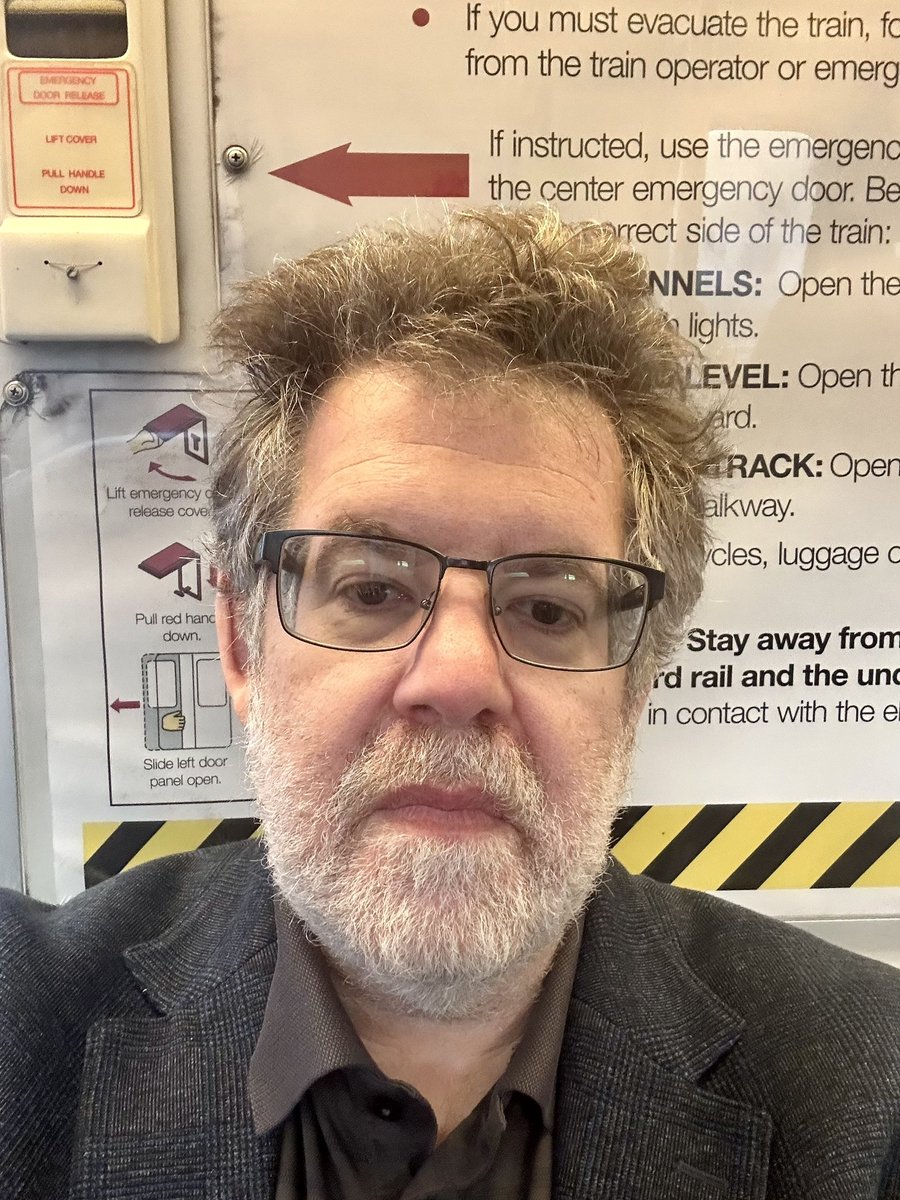 makejdm's tweet photo. three cheers for on time @wmata trains, @united #FlyDulles to #DEN flight and @Hilton shuttle. big thanks. https://t.co/0Q85866tl5