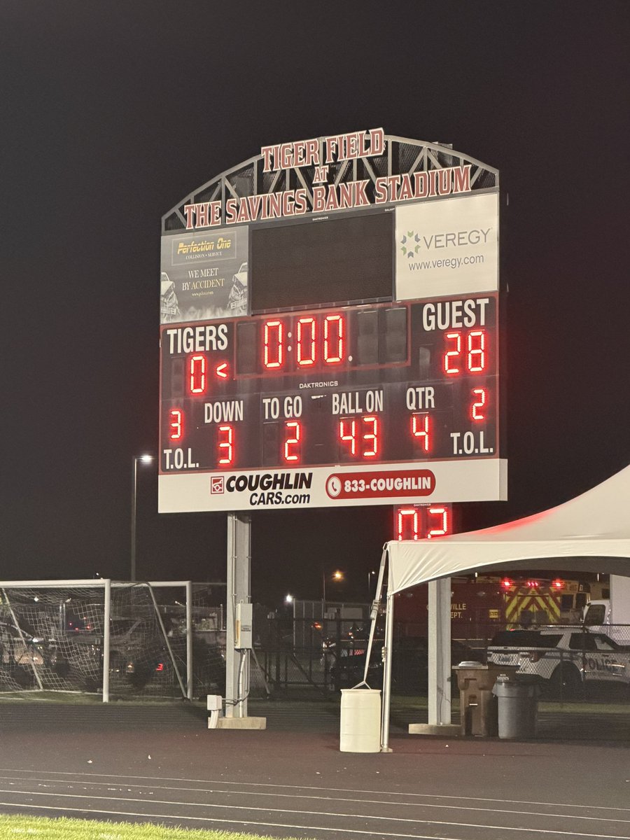 HamiltonLocalSD's tweet photo. Final from Circleville. 

@HTHS_Football - 28
@Athletics_CV - 0

@NBC4FFN @JoeEitel https://t.co/guzQ9x9rtx