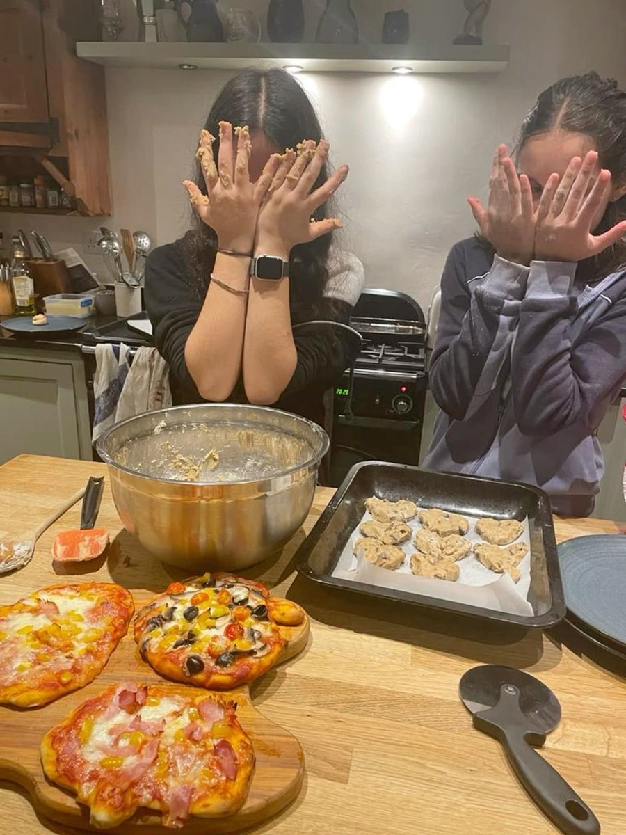maribarrz's tweet photo. Sleepover with bestie bae <3 https://t.co/x7o7lxnKuL