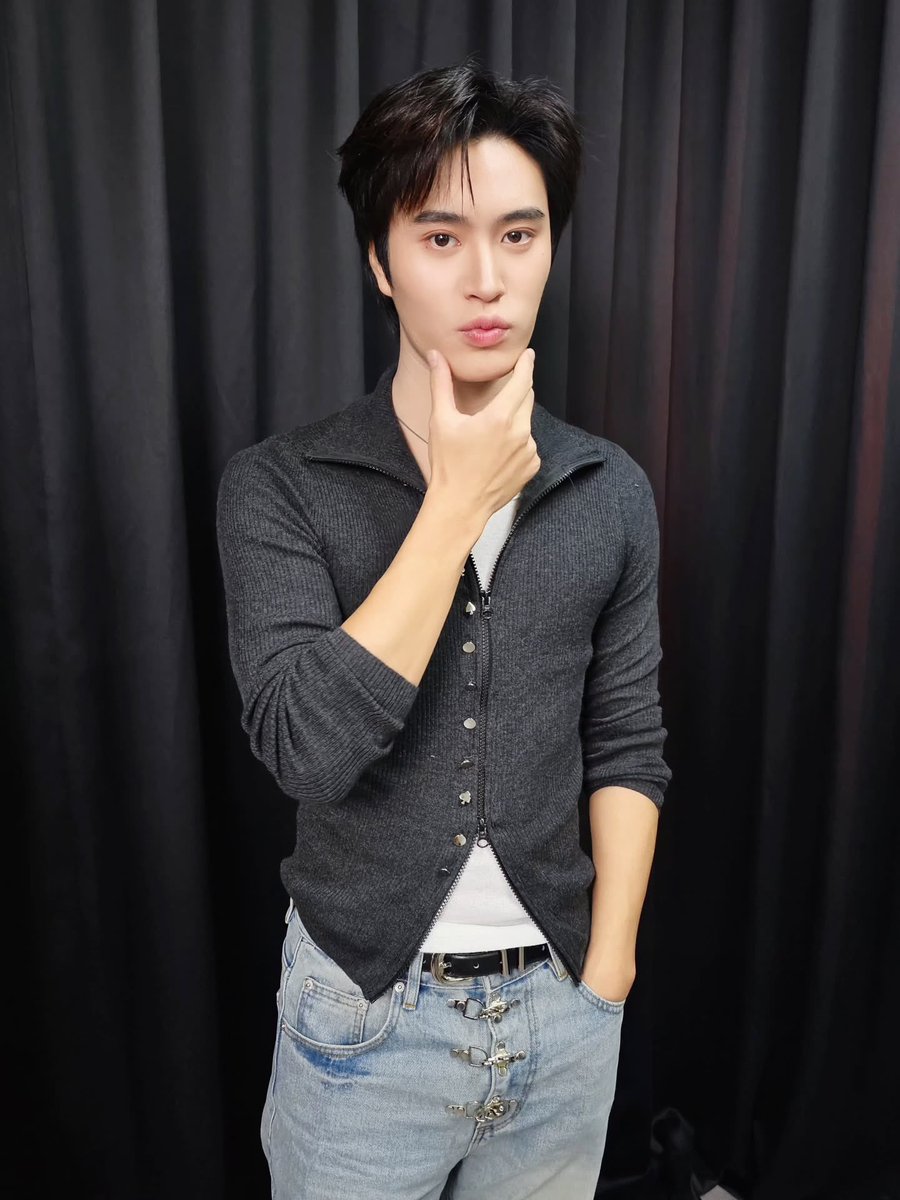 nongsiii's tweet photo. #GeminiFragile_Presstour
#Gemini_NT #เจมีไนน์ 

“chatting with phi gem was so much fun. if there were time, i’d love to chat for about 3 days 555. the more he grows up, the more handsome he gets. from Day 1 until today, five years, he has grown beautifully. loveee phi gem. please listen to FRAGILE a lot, and please look forward to the stage play Love of Siam too.” 🤍