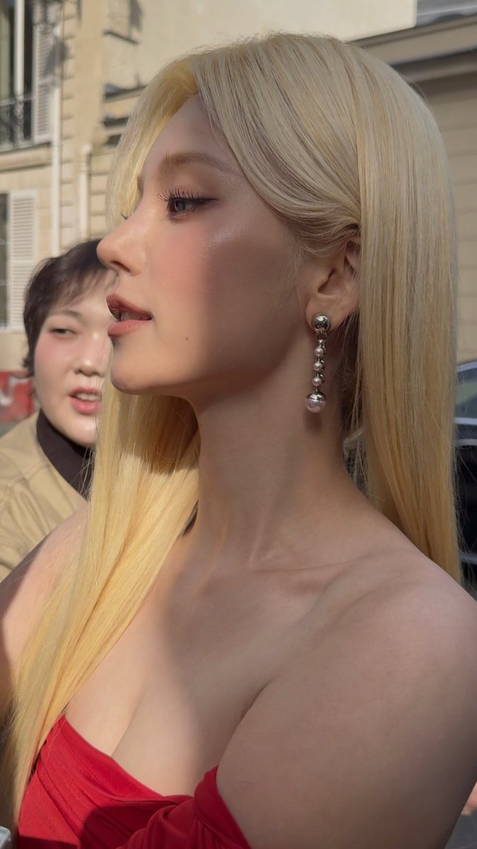 headqueenka's tweet photo. I would be mad too if I don't look like her https://t.co/ToF8qmnjcL