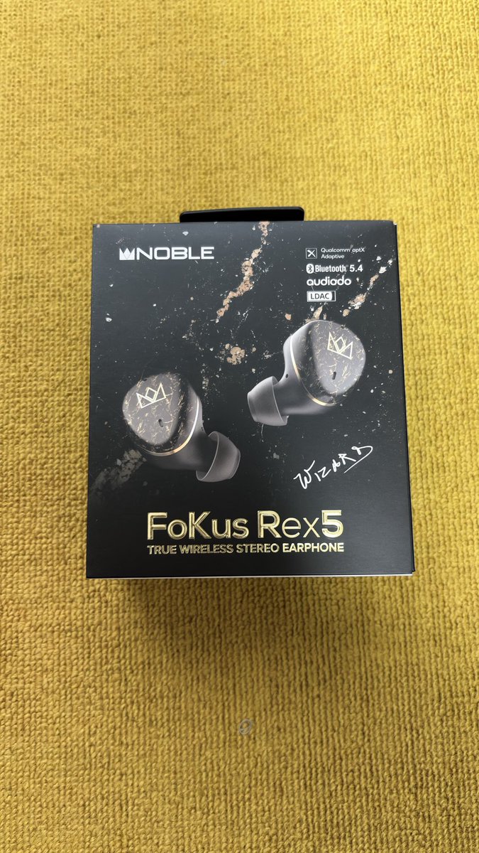 JYPapi_cemixxzy's tweet photo. やっとまともなイヤホン届いたーー！
苦節3回！初期不良多いんじゃ！ https://t.co/Bjlo14gfCQ