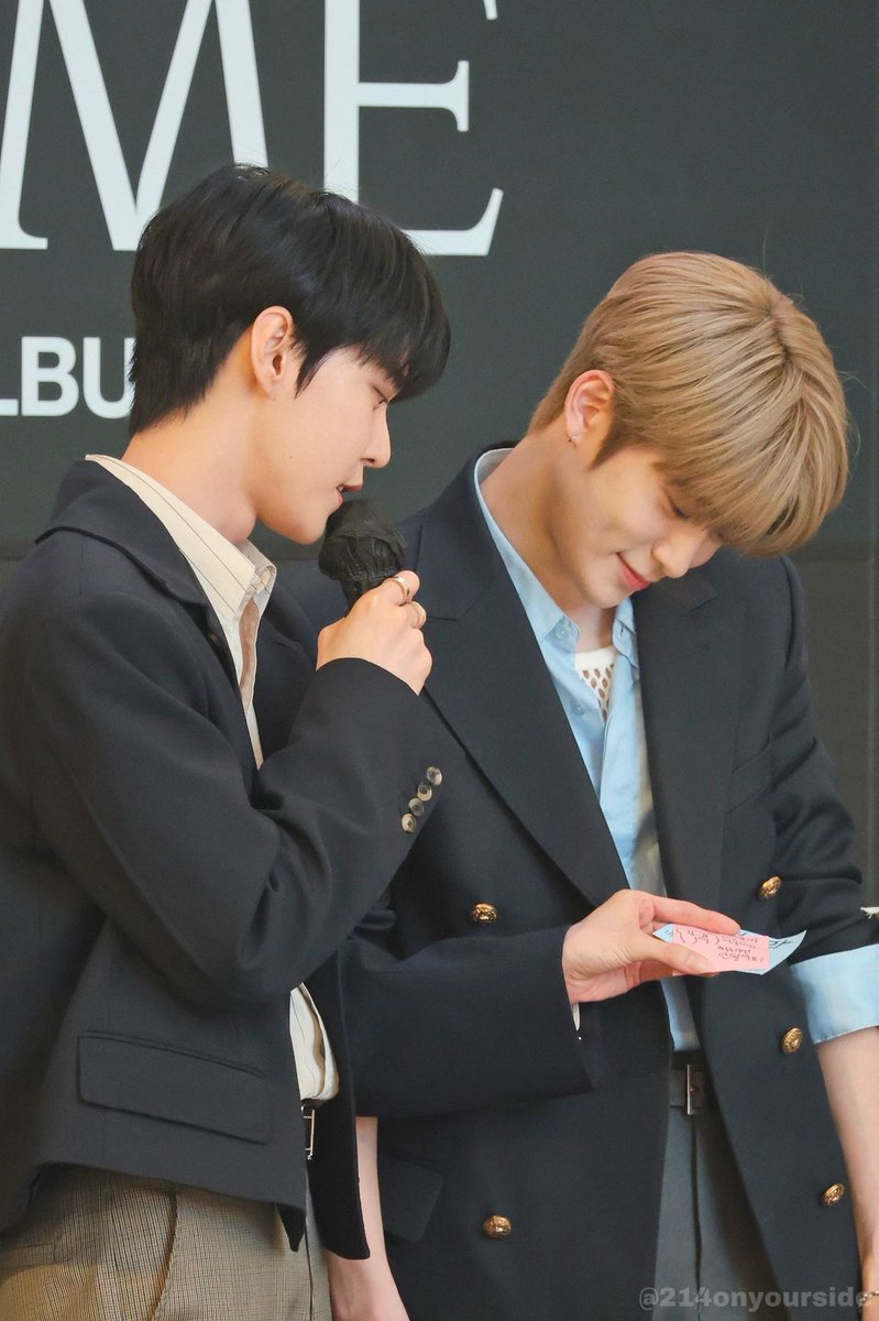 ONLYJAEDO1401's tweet photo. 재도 결혼준비 생각하면 개웃김 레전드 J인 그형과 뭐가됐든 다 좋은 P 히히캣과... 됴영인 청첩장 시안도 10개나 뽑았는데 정쟤현은 걍 청첩장에 그형하고 자기 이름 나란히 새겨진 게 좋아서 마냥 신남

🐰아니 그냥 보기만 하지 말고 오타 찾으라고 (ᓀ‸ᓂ) 
🍑형 여기 형이랑 내이름 (｡◠‿◠｡) https://t.co/OwU9JksURf