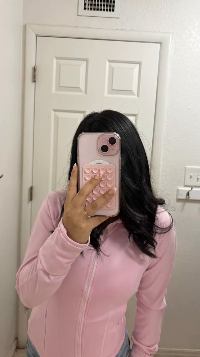 L3awna's tweet photo. Can you tell i love pink 😝💗 https://t.co/UQLSRN20H9