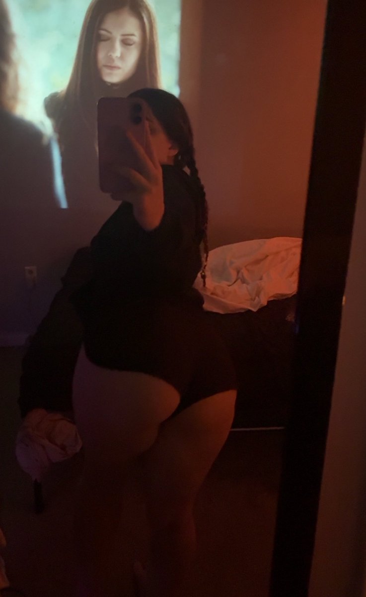 Bbykayy09's tweet photo. Alone on a Friday night😞 come over?😸#booty #fridaynight #bored https://t.co/KDH7O6VqKM