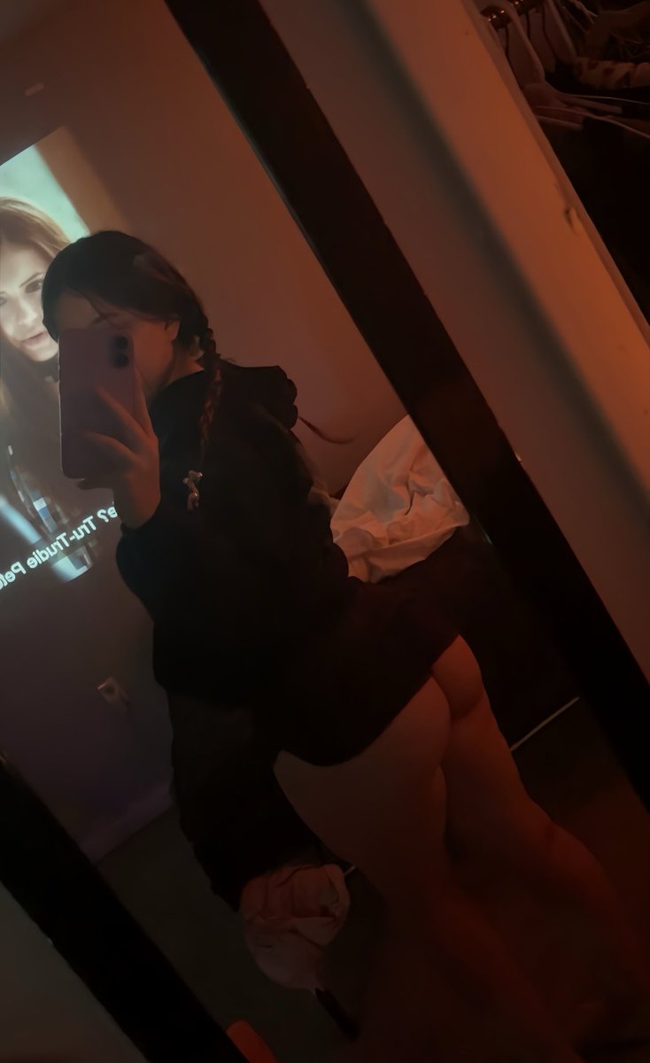 Bbykayy09's tweet photo. Alone on a Friday night😞 come over?😸#booty #fridaynight #bored https://t.co/KDH7O6VqKM