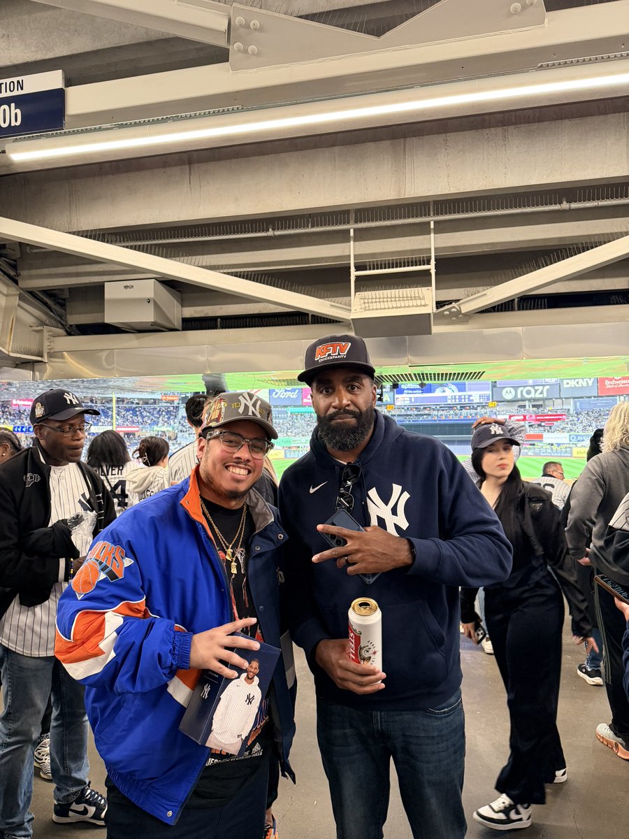 JediiKnicks's tweet photo. What a day ! Shout out to #Lafamilia #Fanadvisorynetwork #Knicksin5 https://t.co/jnlwMUL81H