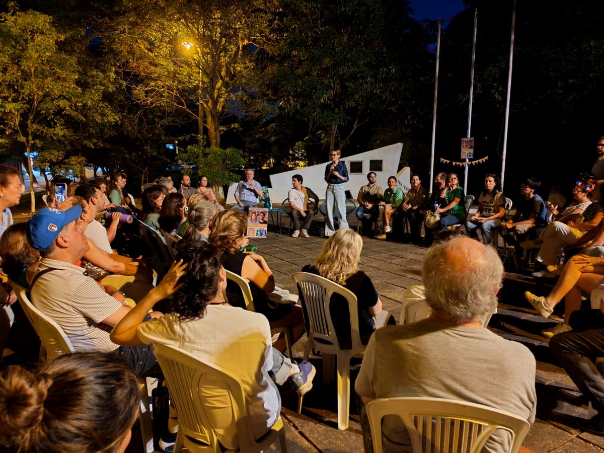 FilizzolaRafael's tweet photo. Escuchando a los vecinos y vecinas, junto a @MauriMaluff y @SoleNu, porque el compromiso es construir una Municipalidad que responda a las necesidades de la gente.
¡El cambio está cerca!
@MauriMaluff concejal. Lista 3 Opción 3
@SoleNu intendenta. Lista 4.
#EsHora #EsSole #SoleSolución