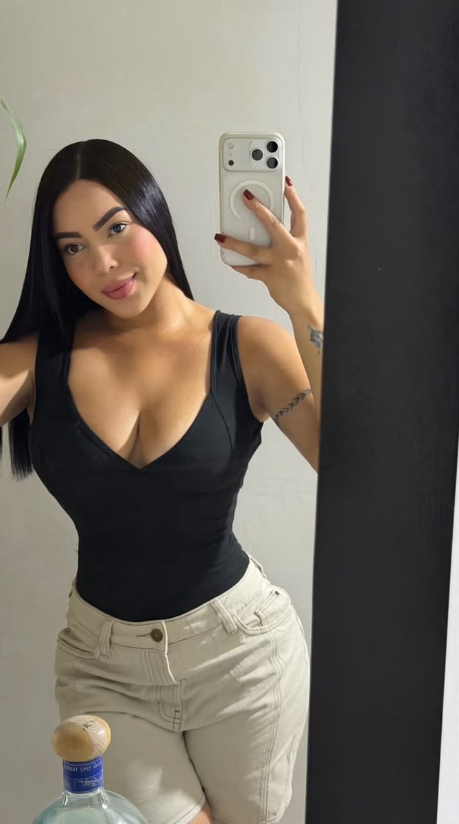 JulianaG_Col's tweet photo. Buenos días, preciosos. ☀️💋 Hoy desperté con ganas de consentirme, arreglarme bonita y ver qué se inventa el día. 🤭❤️
#Puebla https://t.co/M2PsgkaKG4