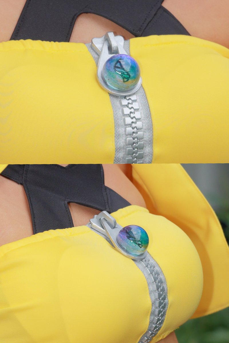 rai_cos153's tweet photo. カナリィのメガストーン、僕のが一番クオリティー高い自信ある
レジンで作った
＃ポケモン　＃コスプレ https://t.co/YVjhItIfpq