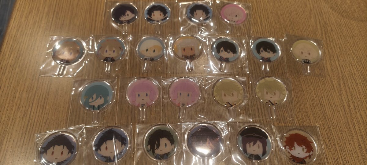 ariduki_g's tweet photo. 交換 譲渡 刀剣乱舞 御伴散歩 フリューくじ

求
B賞 後家、桑名
C賞 二筋樋
定価+送料

譲
A賞 長義、南海、肥前
B賞 和泉守
C賞 三日月、鳴狐、信濃、物吉、謙信、日光、姫鶴
D賞 明石、太鼓鐘、亀甲、小竜、山姥切、山伏、堀川、髭切、千代金丸、北谷菜切、治金丸、福島、笹貫、実休、面影、三郎 https://t.co/xMgp6XbuA0