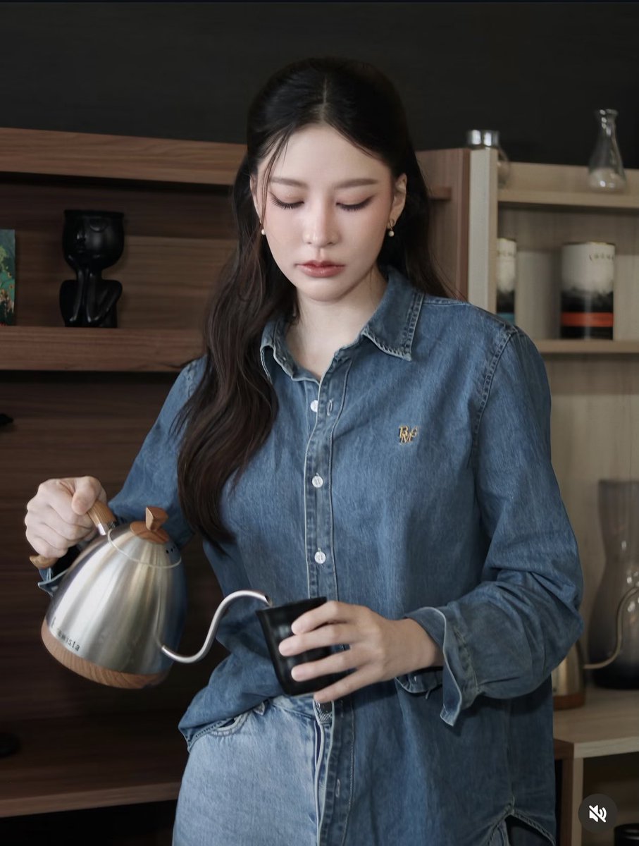 YuuuuToooo412's tweet photo. สวัสดีวันเสาร์🤏🏻💓
อยากมีคนชงกาแฟหล่อๆแบบนี้เป็นของตัวเองจัง 

#Puinoonwrsr https://t.co/NJXavaGFUJ