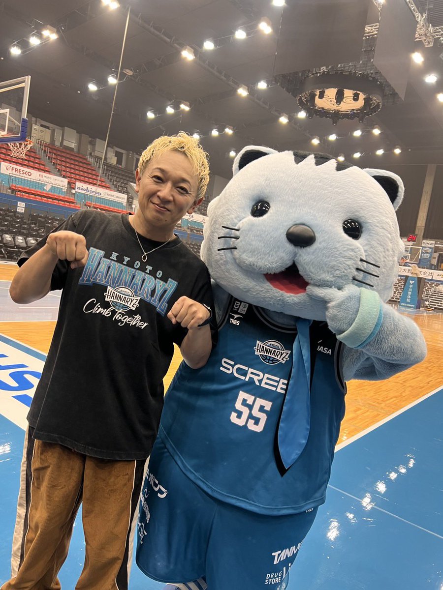 naoki10feet's tweet photo. 昨日はにっしんでんきアリーナ京都にて京都ハンナリーズvs滋賀レイクスの試合後にアフターライブをさせて頂きました。
鳥肌全開の試合でしたな。
アフターライブではハンナリーズコラボの新曲「アドレニャリン」を初披露‼️
はんニャリンと一緒に披露できて嬉しかった。

#京都ハンナリーズ #10FEET #はんニャリン