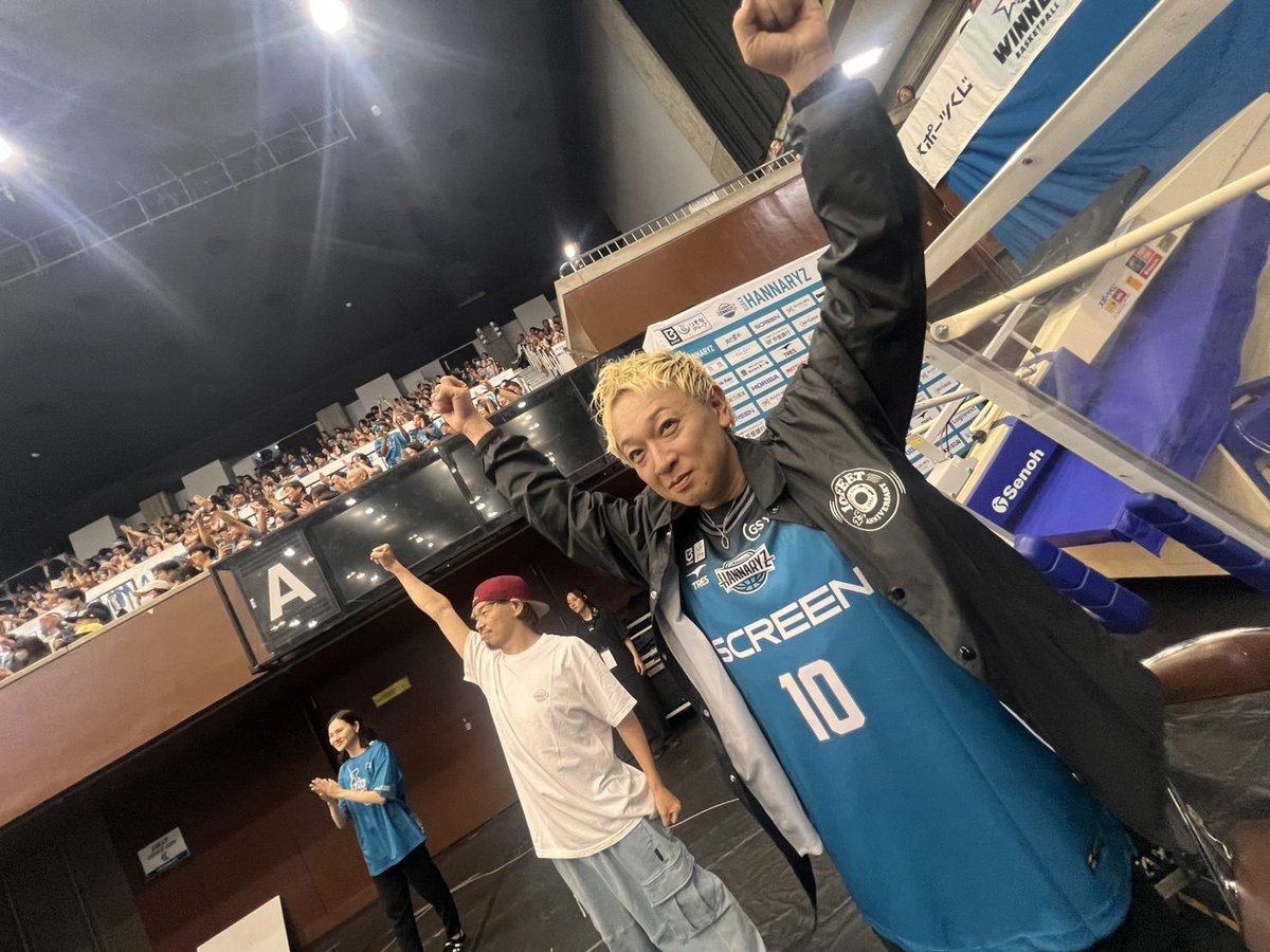naoki10feet's tweet photo. 昨日はにっしんでんきアリーナ京都にて京都ハンナリーズvs滋賀レイクスの試合後にアフターライブをさせて頂きました。
鳥肌全開の試合でしたな。
アフターライブではハンナリーズコラボの新曲「アドレニャリン」を初披露‼️
はんニャリンと一緒に披露できて嬉しかった。

#京都ハンナリーズ #10FEET #はんニャリン