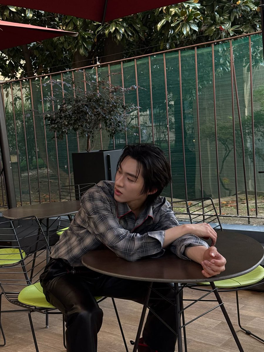 jirogangg's tweet photo. these photos of him scream “handsome” 🫠 https://t.co/ygJAgJkUwF