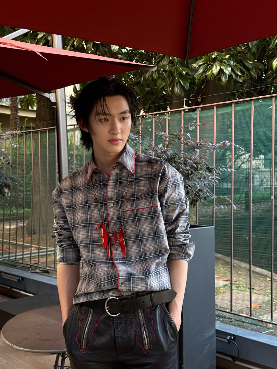 jirogangg's tweet photo. these photos of him scream “handsome” 🫠 https://t.co/ygJAgJkUwF