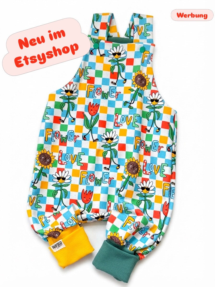 hugolebe's tweet photo. Mitwachsende Latzhosen von Gr. 50/56 bis 110/116 in diesem süßen Stoffdesign von @katzengold_designs. Auch andere Wünsche aus dem Stoff setze ich gerne um. Werbung. https://t.co/2liSDjrnF3