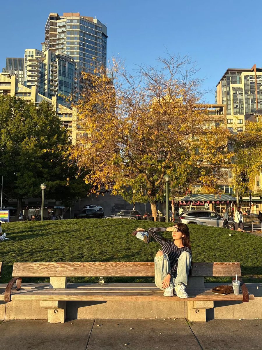 FIMBASE's tweet photo. [INSTAGRAM] 260926 | hhh.e_c.v  
🎵 Zara Larsson - Blue Moon

“it wasn’t a concept, my eyes were actually so swollen” (1/4)

#HONGEUNCHAE #홍은채 
#LE_SSERAFIM #르세라핌 https://t.co/cfJFkFqkhE
