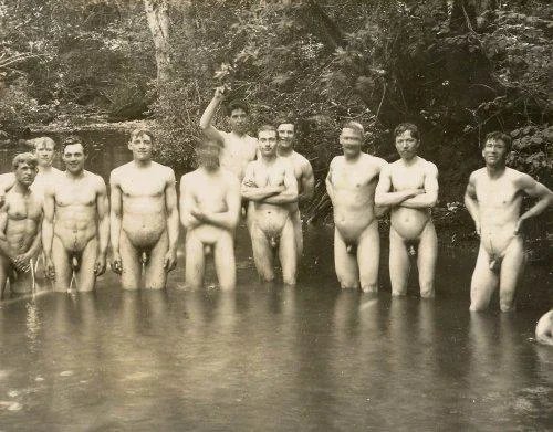 espiandoandoar's tweet photo. #vintage #nudemale #BROTHERAGEMㅤ #nsfwtwtًً https://t.co/Nn64jVwb81