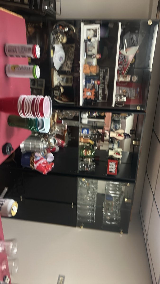 PaisanNBacciBoy's tweet photo. Hanging with the guys !! Feeling like a “Kid”again !!! About to break out the 45”s!  Cash spinning now. https://t.co/7aPYsQCKmj