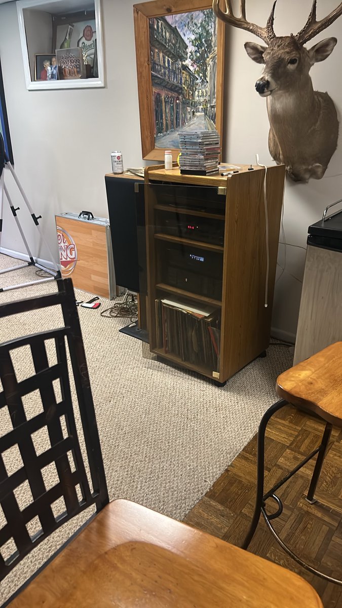 PaisanNBacciBoy's tweet photo. Hanging with the guys !! Feeling like a “Kid”again !!! About to break out the 45”s!  Cash spinning now. https://t.co/7aPYsQCKmj