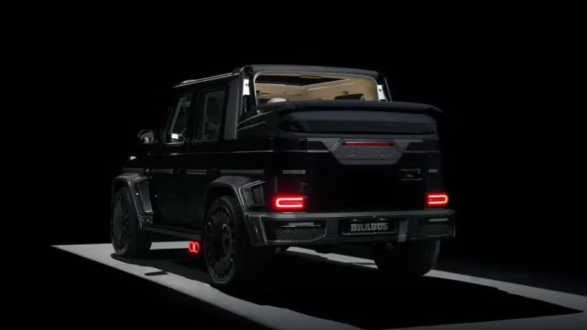 AutosyMas's tweet photo. Brabus transforma al Mercedes-AMG G 63 en un descapotable de 800 hp. El 800 Cabrio incorpora carrocería de fibra de carbono, rines de 24 pulgadas motor V8 biturbo de 4.0 litros y una variante XL para elevar su capacidad todoterreno.
#Brabus #MercedesAMG #G63 https://t.co/RI7Q7cHaXq