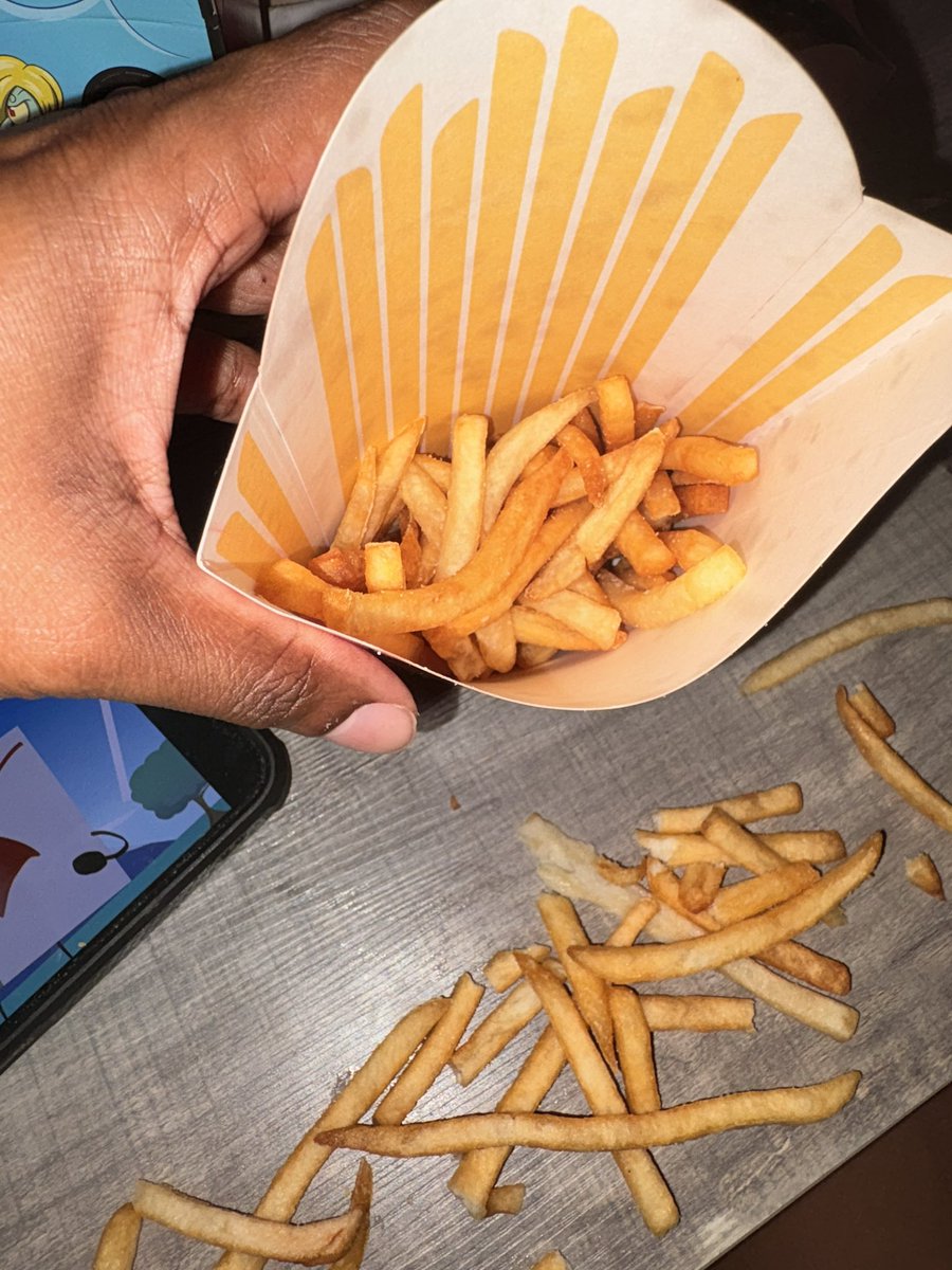 LovelySteph414's tweet photo. So @UberEats this isn’t eligible for a refund??? @McDonalds https://t.co/nrXMIQsvPe