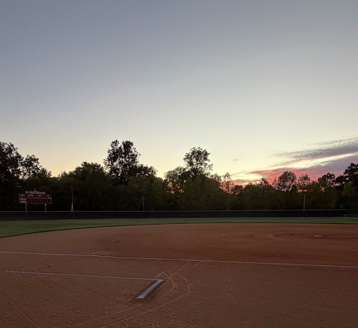 IUS_Softball's tweet photo. Game Day Eve Vibes😍🥎❤️ https://t.co/vrADKLbBo5