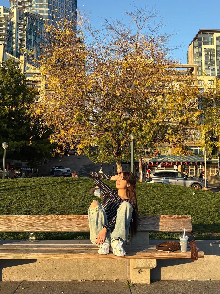 FIMBASE's tweet photo. [INSTAGRAM] 260926 | hhh.e_c.v  
🎵 Zara Larsson - Blue Moon

“it wasn’t a concept, my eyes were actually so swollen” (3/4)

#HONGEUNCHAE #홍은채 
#LE_SSERAFIM #르세라핌 https://t.co/c1CmVyiQKL