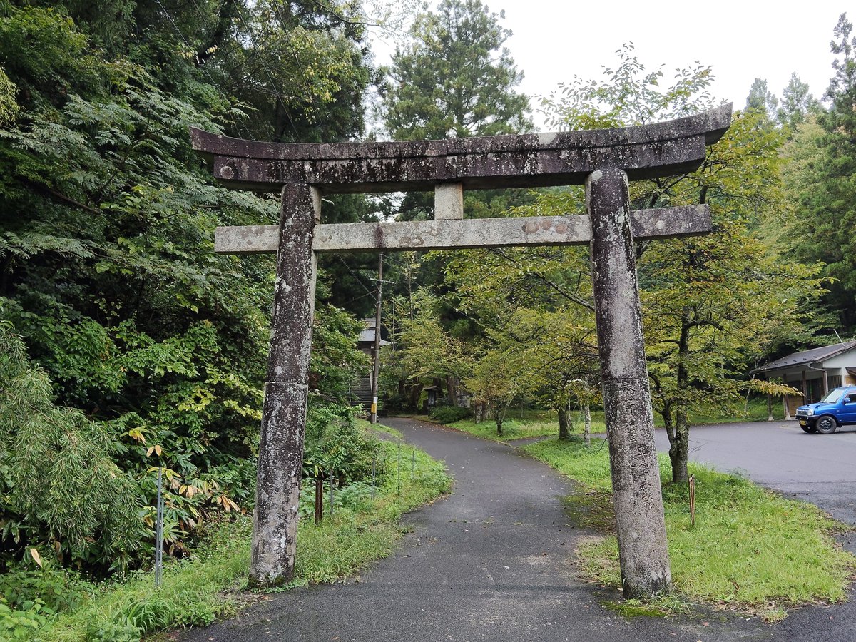 ARROWS315's tweet photo. 金屋子神社に立ち寄ってきました⛩️✨
山あいにひっそりと佇む神社で、静かな境内はとても落ち着いた雰囲気。 自然に囲まれた場所だからこそ感じられる、ちょっと特別な空気がありました🌿 https://t.co/Y65033cfuA