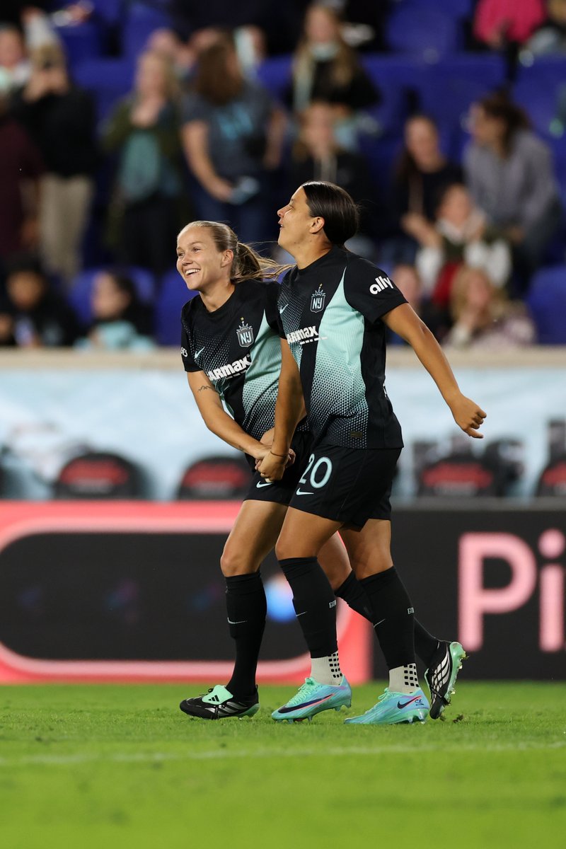 WGolazo's tweet photo. Guro Reiten assist ➡️ Sam Kerr header  ➡️ @GothamFC's second goal of the night 🔥 https://t.co/SkF6ulVwmi