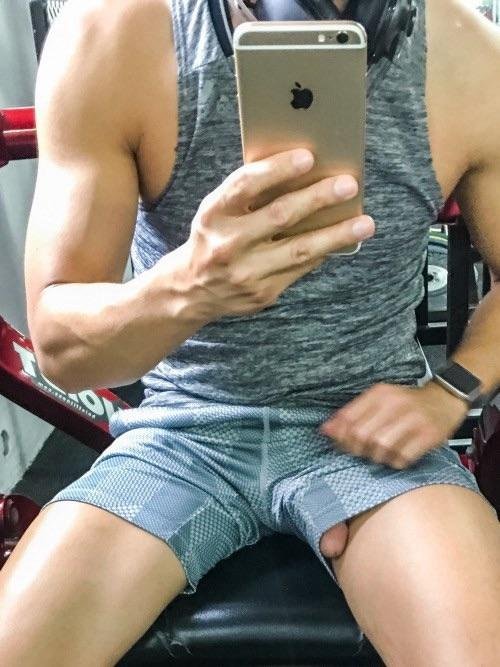 espiandoandoar's tweet photo. #vpl #dickprint #dickexposure #nsfw https://t.co/2OuQ5jxOKW