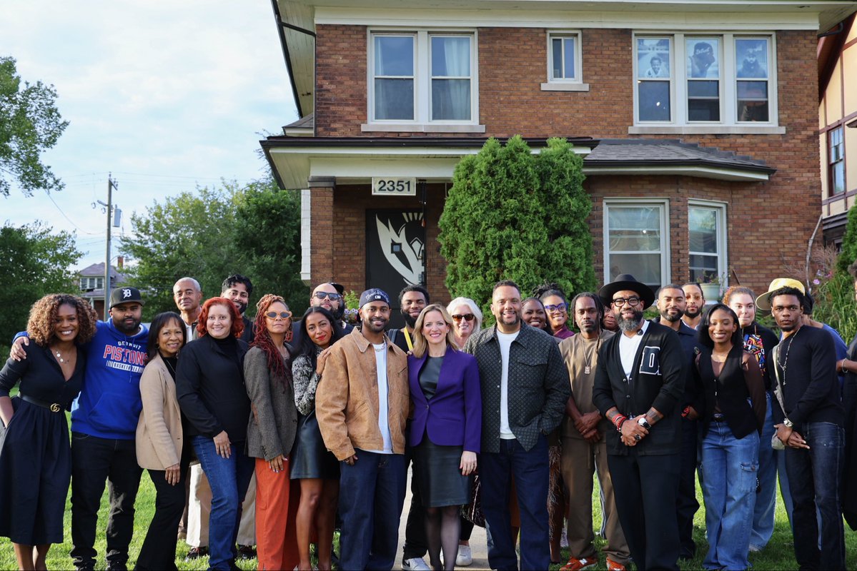 JocelynBenson's tweet photo. Had an incredible conversation this evening with @BigSean and creative leaders across Detroit about the future of Michigan’s creative economy.

From Motown to the DIA, creativity is in our DNA. I’m excited to be a steadfast partner in making Michigan the best place to live, work, and thrive as a creative.