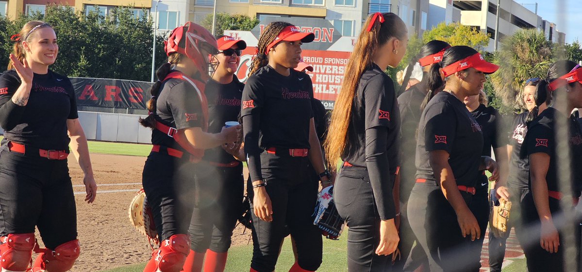 LiaPalma2's tweet photo. 💪♥️🥎 https://t.co/X9xRnrxqHA