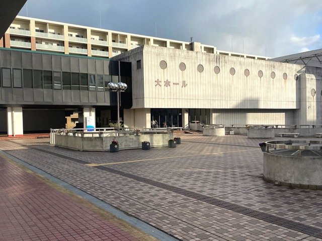 kara3kara4kara5's tweet photo. #juicejuice
#SAWARAPIA(福岡県立ももち文化センター)
ももちパレスお初の方へ。
音の響きの良いホールなので、更に期待できますよ。
道路からだと少し分かりづらいかもですが、ホールの入口は2階です。 https://t.co/cjyREQOekM