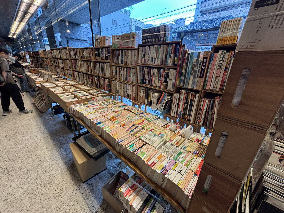 ksb2018's tweet photo. 文博ろうじの古本まつり
2日目ゆっくりと始まりました。ほんの少し雨が降ったりやんだりしてますが、ここはゆっくりとご覧になれます。今日も18時30分までお待ちしてます。 https://t.co/8rQ5Dorp1x
