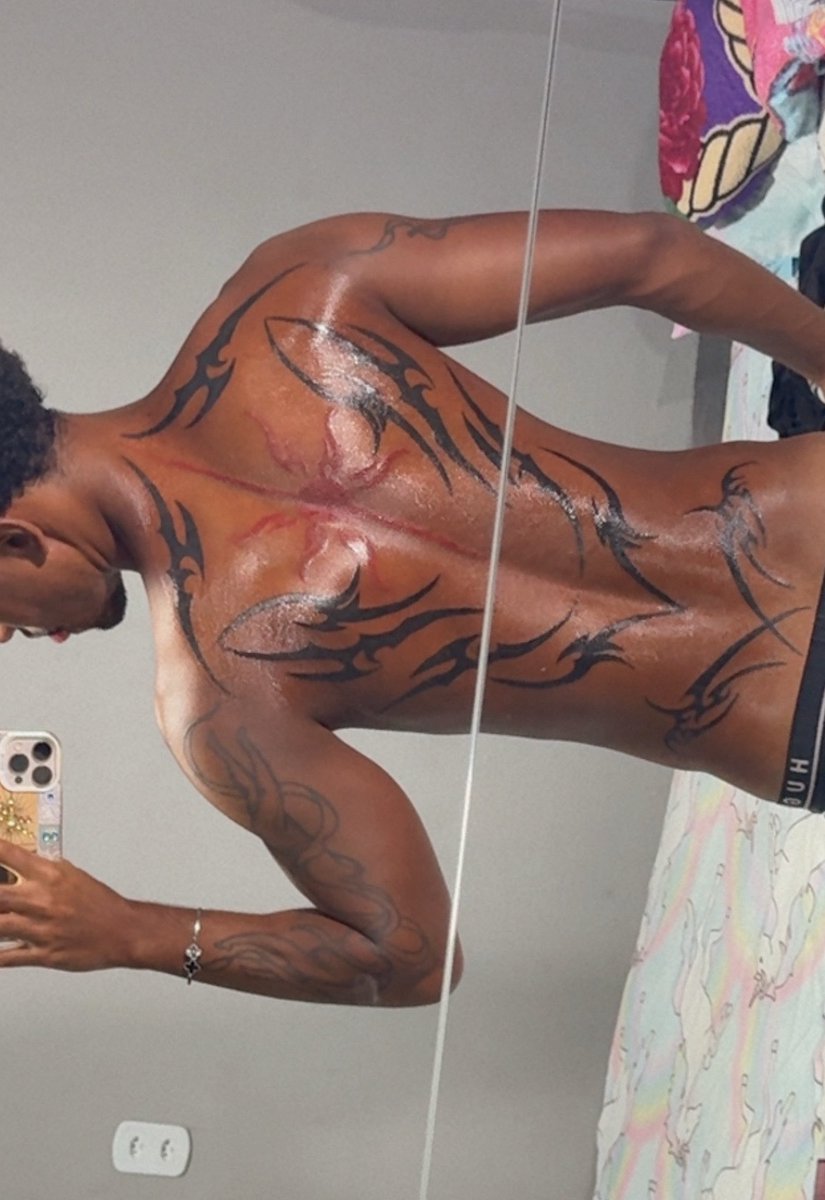 laymatias3's tweet photo. Só pra mostrar minha tatto nova nas costas🙂‍↕️👇🏾 https://t.co/A6WOIZhGPO