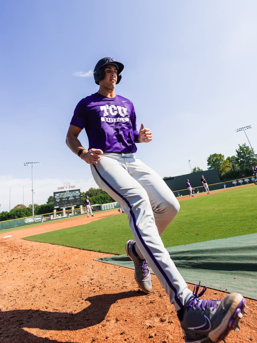 TCU_Baseball's tweet photo. first day of fall practice in #FrogballUSA 🤠

#GoFrogs https://t.co/9bQCsJpL6k