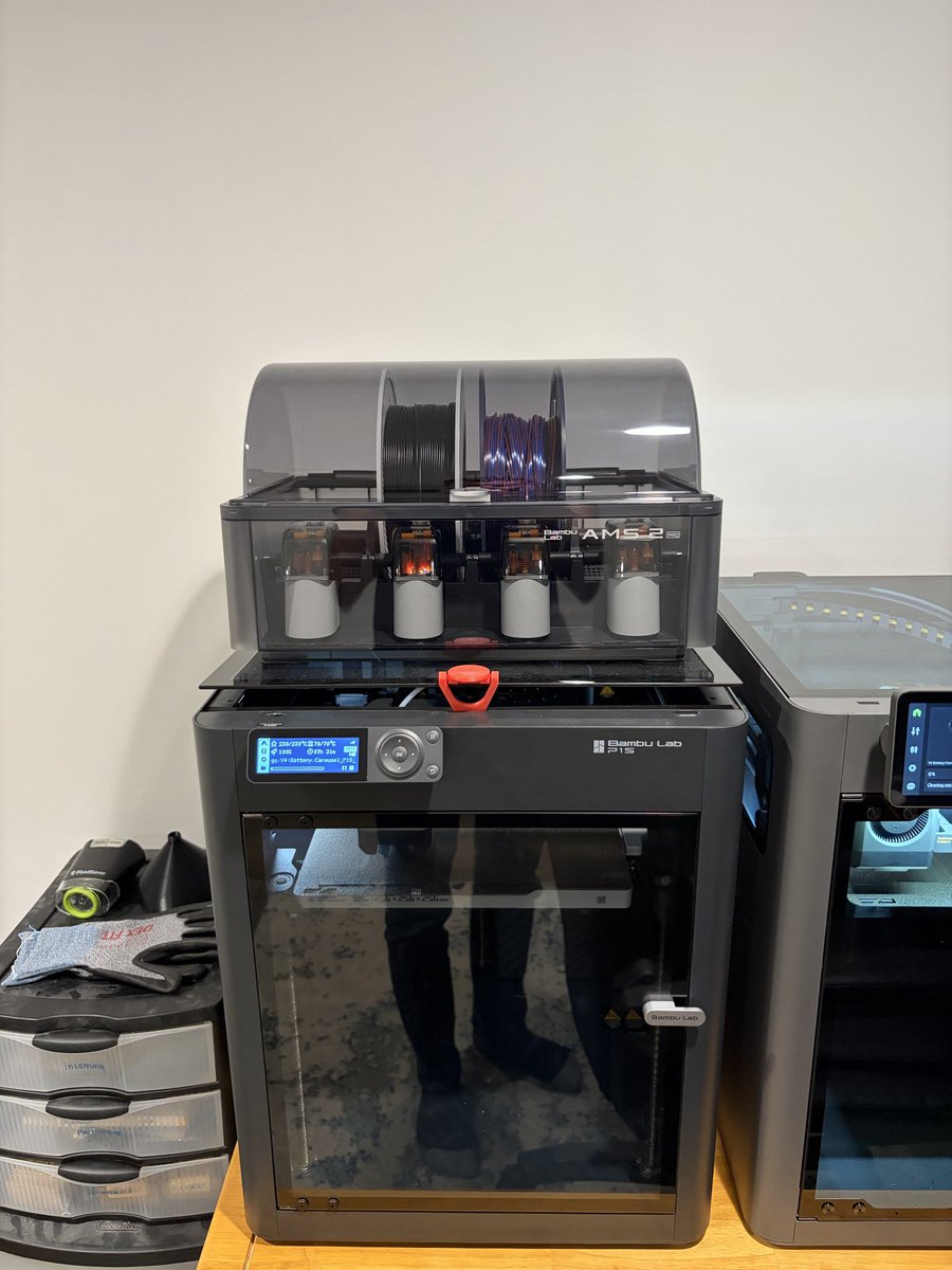 UnboxedPrinting's tweet photo. Living in the future is a Tesla with FSD, a Navimow robot mower cutting the lawn, and a 3D printer humming away in the basement.

What's in your "living in the future" setup? 👇

#FSD #RobotMower #3DPrinting https://t.co/rL5X2r4FyZ