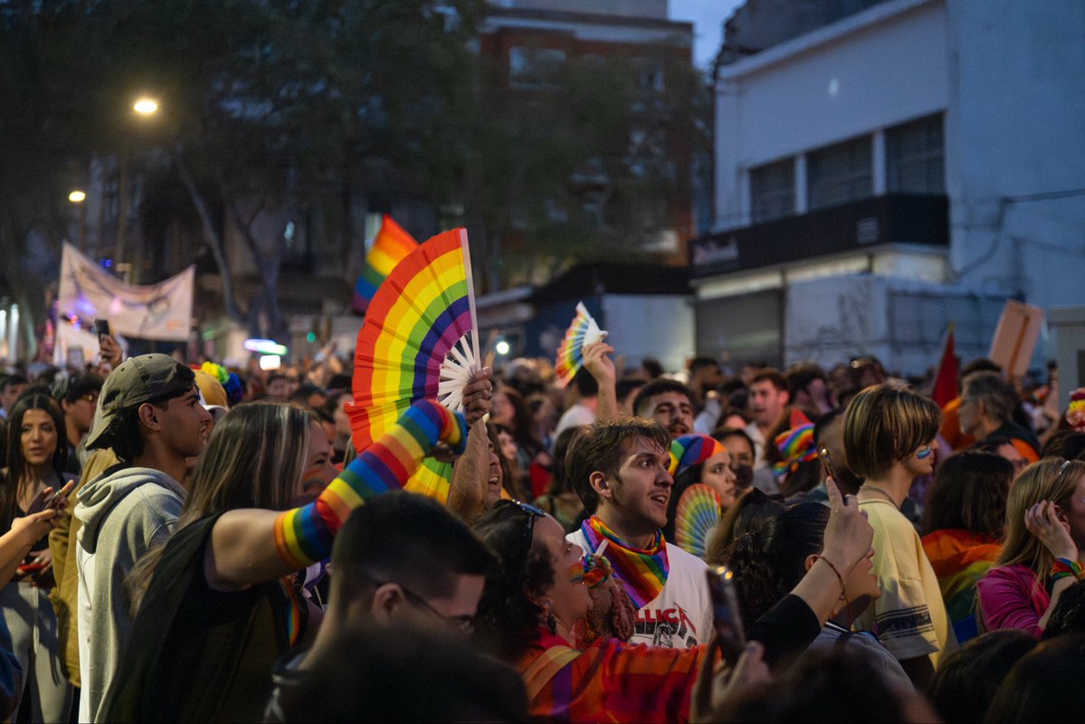 montevideoIM's tweet photo. Marcha de la Diversidad 🏳️‍🌈 

“Vivir con dignidad, existir con orgullo”

#MontevideoPorIgual 🌈 https://t.co/ZmrE1Ja2rz