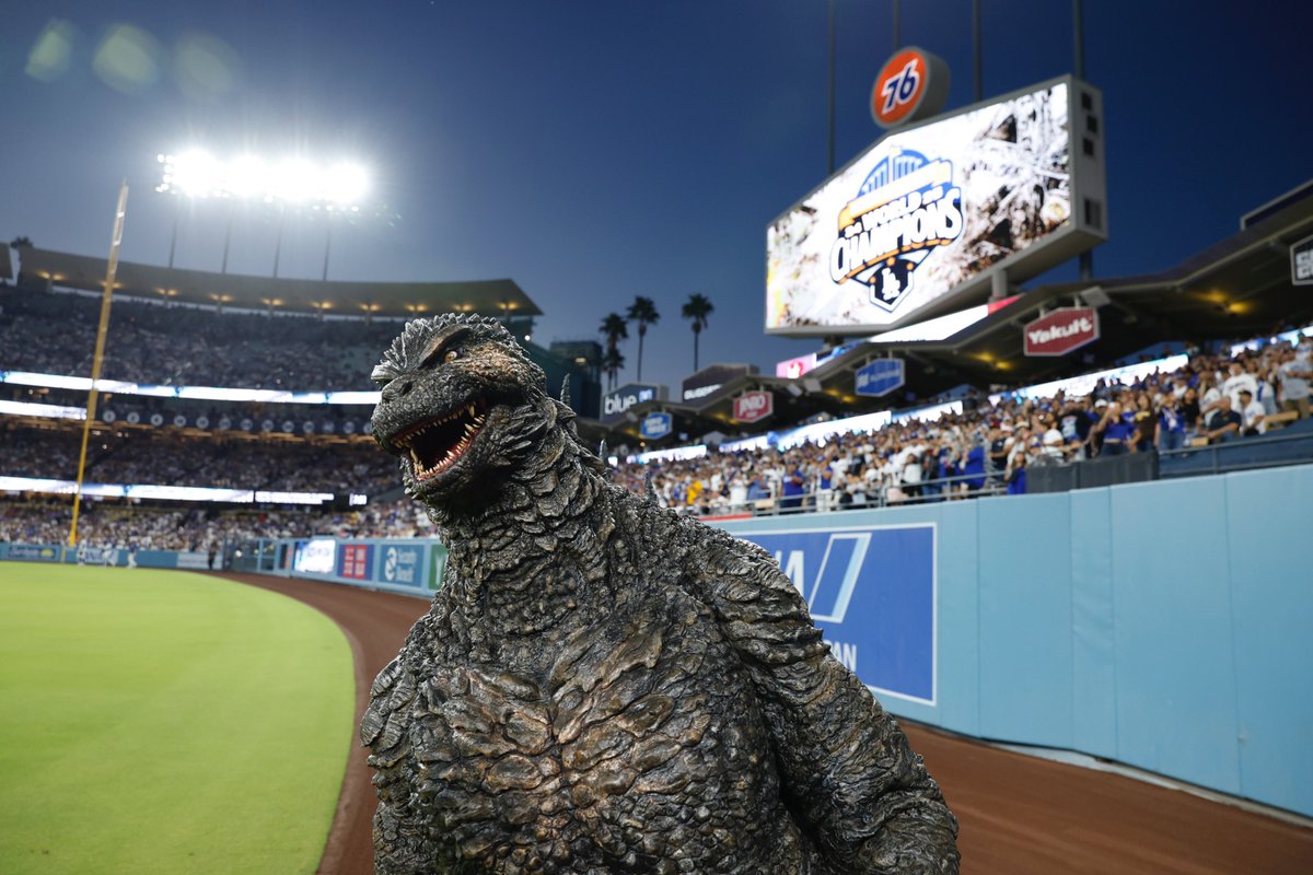 DodgerInsider's tweet photo. The Dodgers made history on this past homestand, finishing the regular season with a record 4,034,219 in total attendance for the season. Here are some of the best photos from the last regular season homestand of the season: https://t.co/vyA37vMohQ https://t.co/tXIoHtbQFR