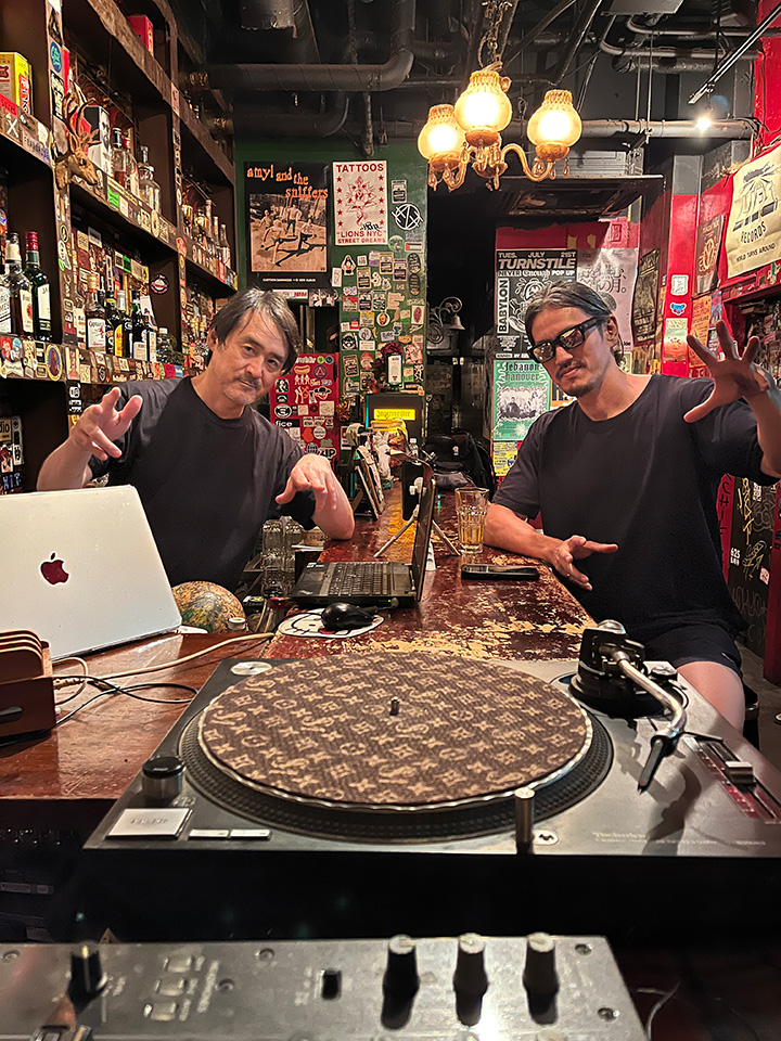 InterFM897's tweet photo. 9/26 (土)夜8時〜 #beatDAYZ
DJs:
#KATOMAN
#MasafumiWatanabe 🎤
/
➤ #TheWarOnDrugs 、約5年ぶりのニューシングルほか
\
➣ 買取大吉 @oa_daikichi #出張買取ガイド
アーカイブはこちら👇️
https://t.co/qsOMAwTVcX
@beatdayz_info
#BeatCafe
#interfm
#radiko
https://t.co/yim9vj03dc https://t.co/c6XuxWrKCN