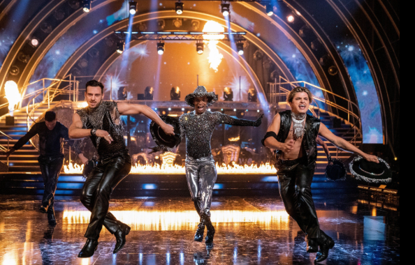 FunzaniDesign's tweet photo. South African dancer Johannes Radebe has taken on a new presenting role on Strictly Come Dancing.
🇿🇦💃 JOHANNES RADEBE'S BIG NEW MOVE — From dancer to presenter! https://t.co/QWi2fIR3Kx