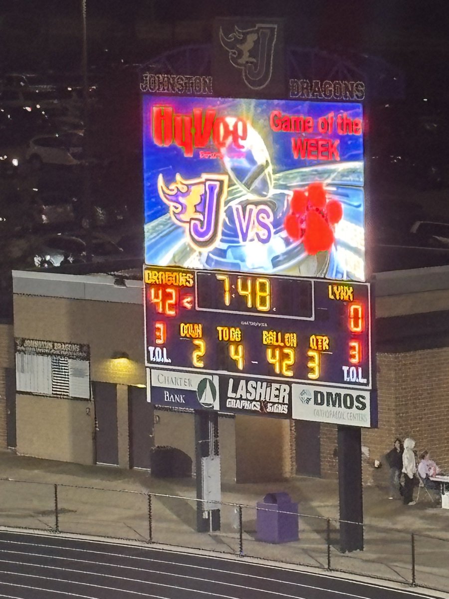 Kurtwk83's tweet photo. Johnston Dragons up BIG! 42-0 at third quarter. @FFNonKXnO @JHSFball @CBlynxfootball #IAHSFB https://t.co/HVQ6JYjukf