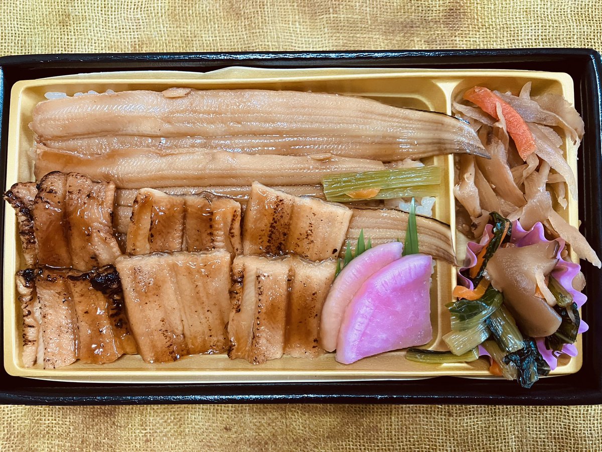 hyacinthus877's tweet photo. 駅弁食うおう https://t.co/5DJ8qVaqhY