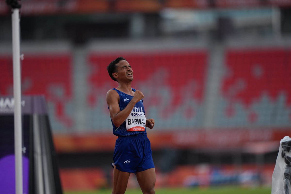 afiindia's tweet photo. 🥈 44 YEARS. ONE MAN. ONE HISTORIC SILVER. 🇮🇳

Sawan Barwal has won India's first Asian Games marathon medal since 1982.
⏱️ 2:11:37, a NEW NATIONAL RECORD 🔥
And he's the first Indian ever to win one outside India. Every marathon medal before today was won at home in Delhi:
🏅 Chhota Singh, gold, 1951
🏅 Surat Singh Mathur, bronze, 1951
🏅 H.K. Seetharam, bronze, 1982

Today in Nagoya, Sawan rewrote that story.
His race, km by km ➡️
5 km: 15:28 (2nd)
10 km: 31:28 (LEADING 🇮🇳)
15 km: 47:35 (leading)
20 km: 1:02:35 (leading)
Halfway: 1:05:54 (leading)
25 km: 1:18:19 (leading)
30 km: 1:34:40 (2nd, 1 second back)
35 km: 1:49:29 (back in the lead)
40 km: 2nd, after Japan's Yamashita made his move
FINISH: 2:11:37 🥈
He led for most of the 20 km from the 10 km mark, then kept fighting after Yamashita's attack. For more than two hours, he never let go.
From the hills of Himachal to the podium in Nagoya 🙏
Take a bow, Sawan. You've made history. ❤️

#AsianGames2026 #TeamIndia #IndianAthletics #Nagoya2026 #SawanBarwal