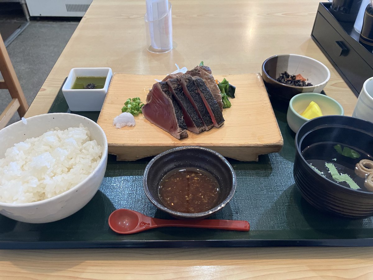 noobow_tw's tweet photo. @FleekSaturday GOOD IS GOOD
シルバーウィークに静岡県の御前崎に行ってきました。
そこで食べたカツオのタタキ定食が、今までに食べたどのカツオより美味しかったです。
カツオ特有の臭みが無く、とろける食感でとてもGOODでした。
#SOF778 https://t.co/SPQplZKrbu