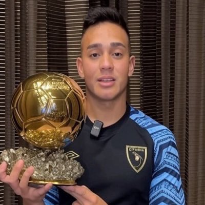 Profealmejagt's tweet photo. Oscar Santis es mejor que Messi https://t.co/FOMkmA0Fwk