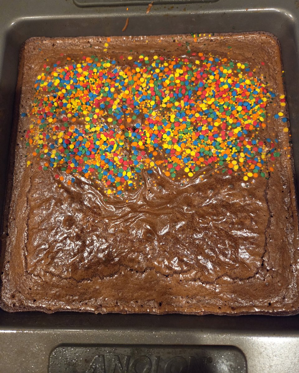 cheryblosom's tweet photo. Used my #slowcooker more than normal #chickenpotpie #taco and #baking #brownies https://t.co/FvzJ5biKKE